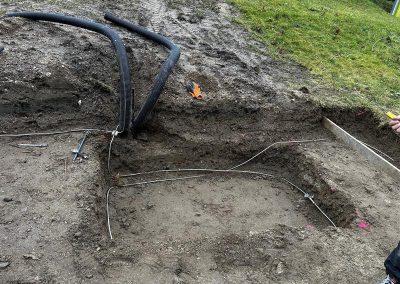 Erdungsanker und Leerrohre zum Netzanschlusspunkt verlegt