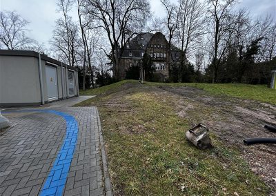 Hier direkt neben dem Transformatorgebäude, in dem sich auch der Netzanschlusspunkt befindet, soll der Quartiers-Batteriespeicher aufgebaut werden