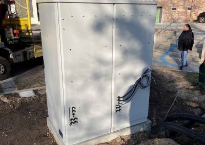 Die Batteriemodule sind aufgebaut, jetzt fehlen noch die Anschlusskästen und die Verkabelung