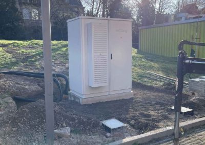 Der Aufbau ist fast vollendet, es fehlen noch die Poller vorne gegen unbeabsichtigte Beschädigungen durch parkende Autos