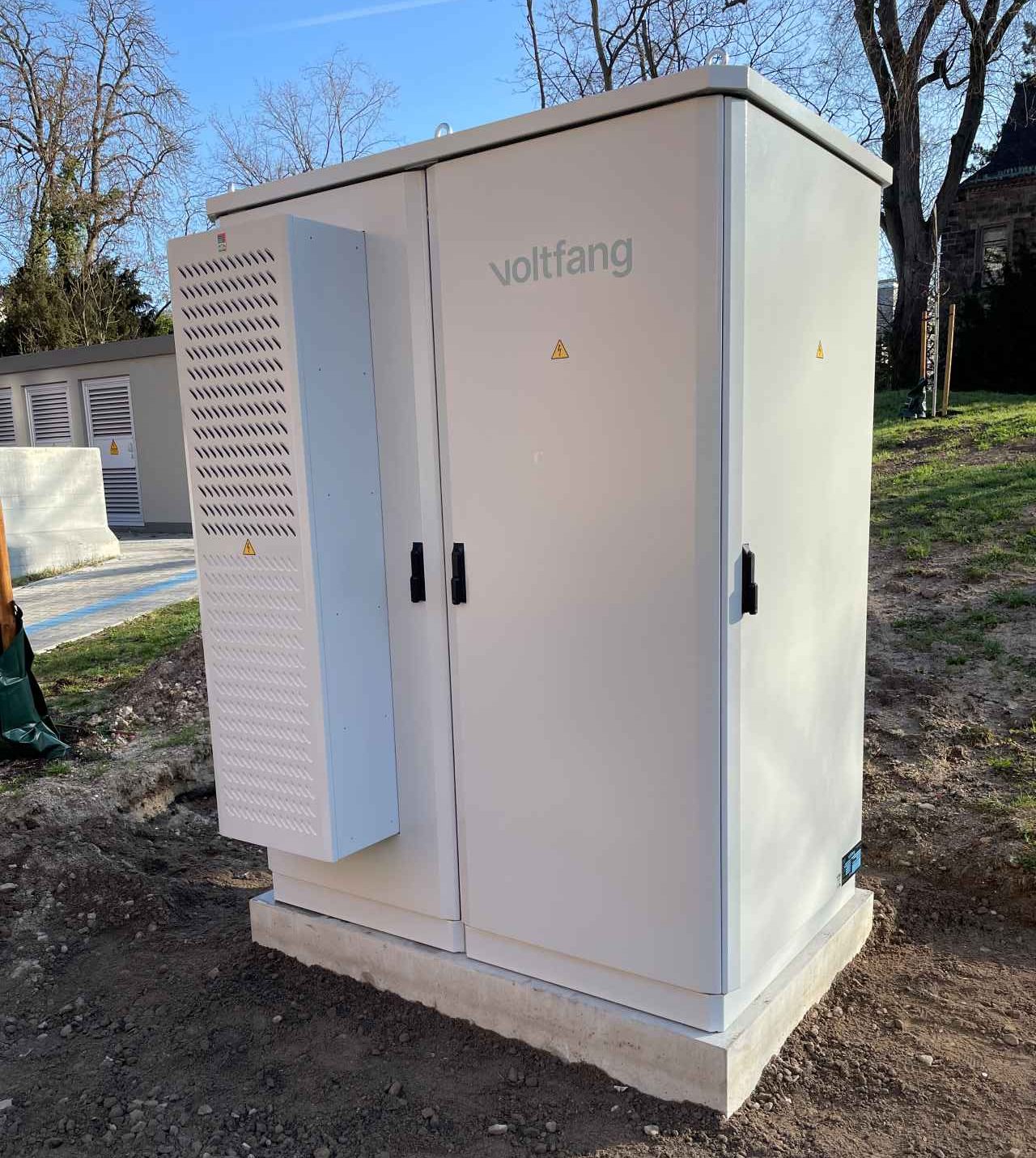 Der neue Smart East Quartiers-Batteriespeicher Hier steht er nun, der neue Smart East Quartiers-Batteriespeicher, 190 kWh, 90 kW