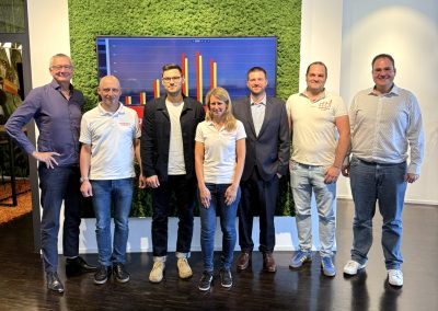 v.l.n.r: Christoph Schlenzig (Seven2one), Dominik Mock (RaumFabrik Durlach), Christian Drotleff (Solarize), Myriam Rassenfoss (RaumFabrik Durlach), Erik Schöller (Schoenergie), Jonas Straub (RaumFabrik Durlach), Manuel Lösch (InnoCharge), Foto: Kevin Deny