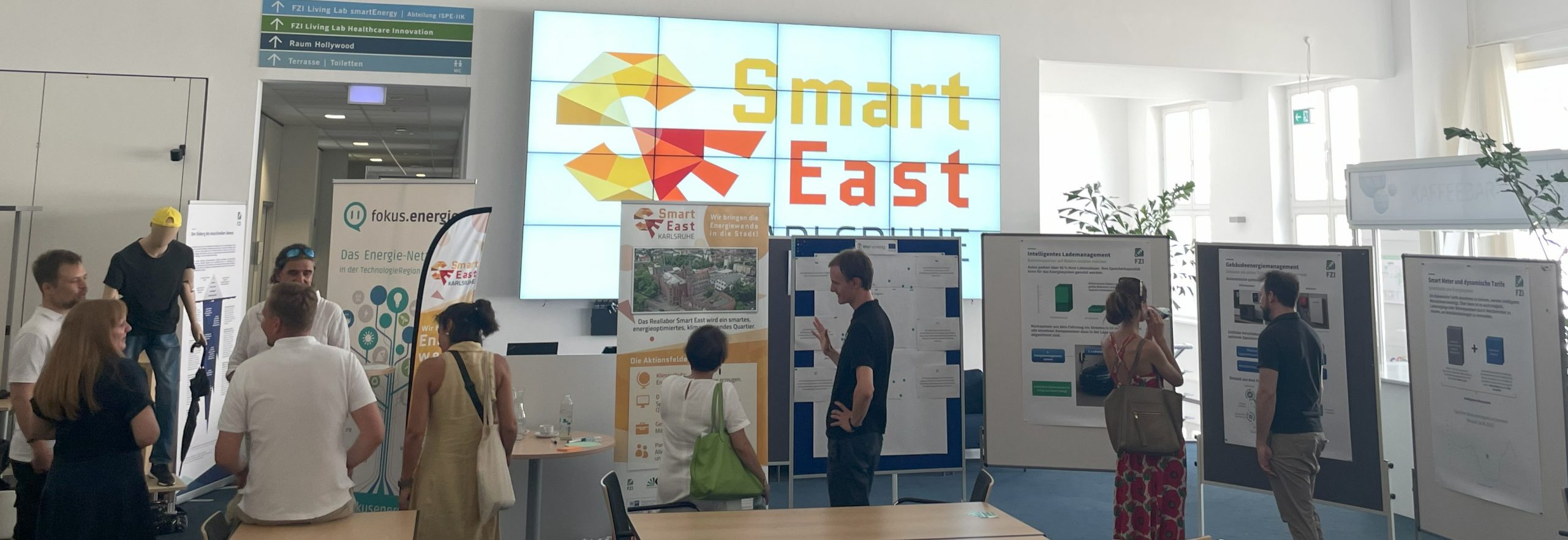 Reges Interesse fand der Tag des offenen Reallabors am FZI, wo auch das Reallabor Smart East präsentiert wurde. (Foto Smart East)