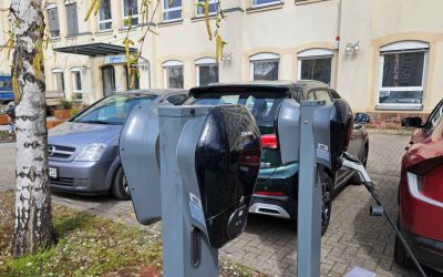 Die ersten bidirektionalen Ladestationen werden in den produktiven Betrieb genommen